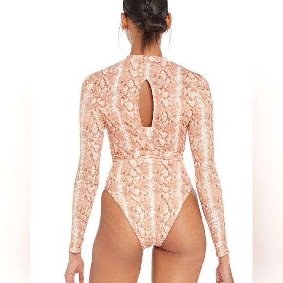 NWT Vitamin A Remy Rashguard Top - Picture 5 of 10